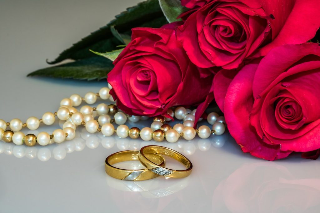 Collier de mariage : quels accessoires porter avec ma robe de mariée ?