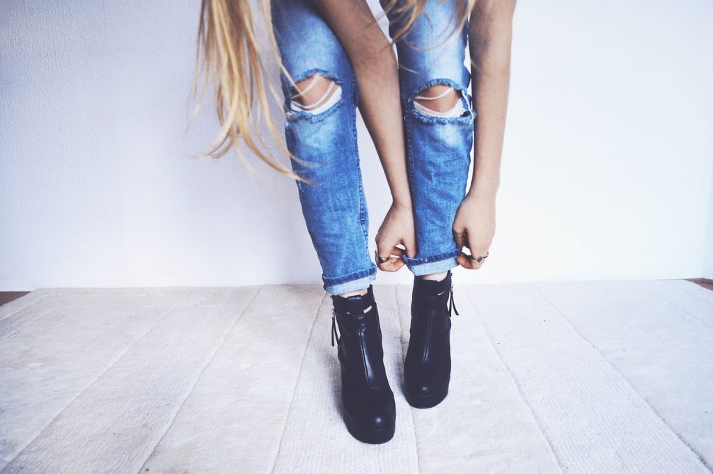 Mode : faut-il opter pour les jeans déchirés ?